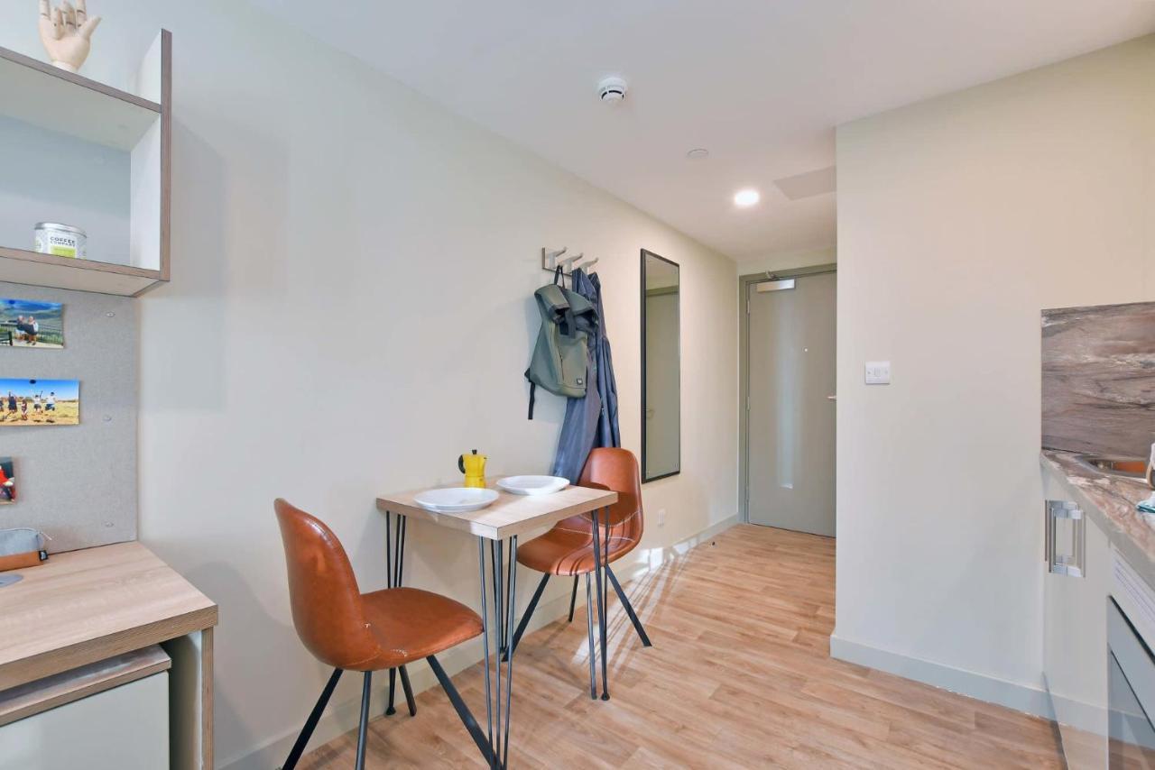 Appartement For Students Only And Ensuite Bedrooms With Shared Kitchen At Liv Student In *