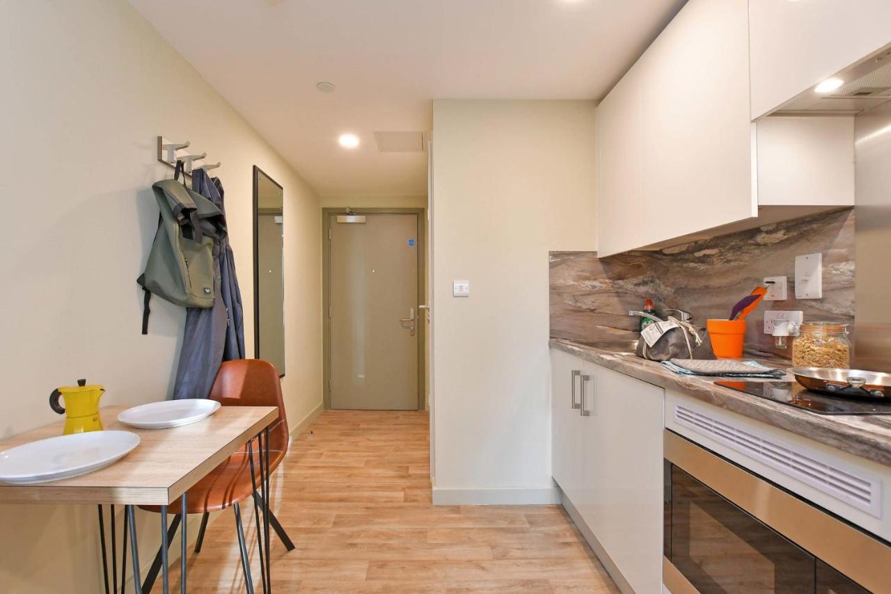 For Students Only And Ensuite Bedrooms With Shared Kitchen At Liv Student In Appartement Sheffield